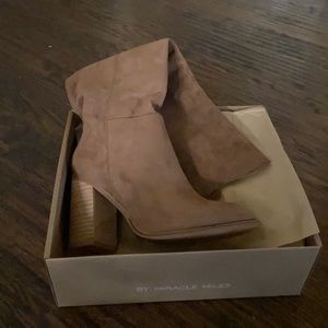 Brand new still in box Vici’s best selling Saint slouch boot in camel.